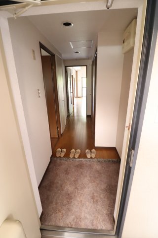 拡大写真:フローラルコート橘 2階206の玄関