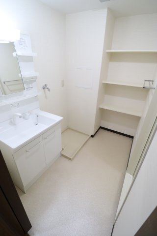 拡大写真:フローラルコート橘 2階206の洗面所