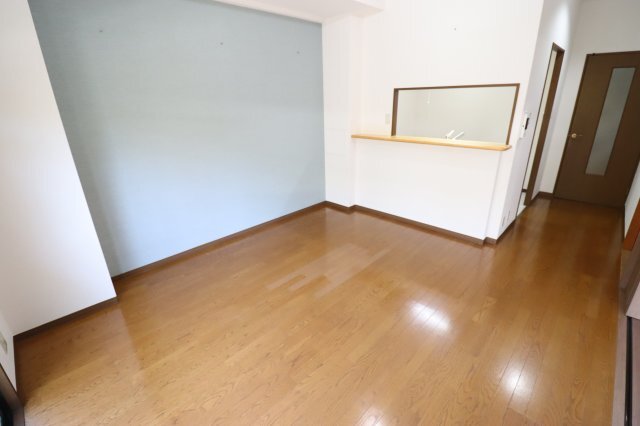 拡大写真:フローラルコート橘 2階206の内装