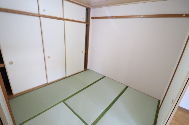 拡大写真:フローラルコート橘 2階206の和室
