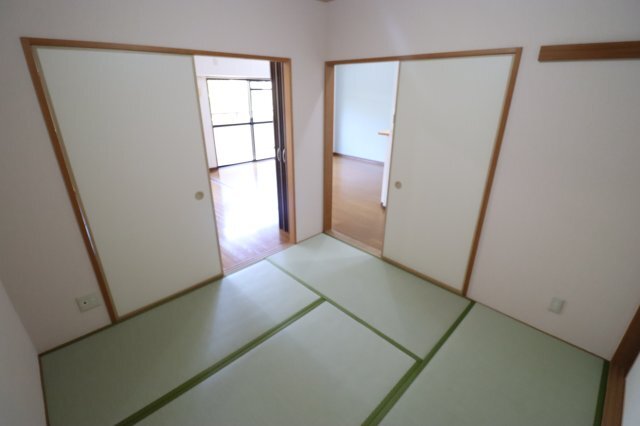 拡大写真:フローラルコート橘 2階206の和室
