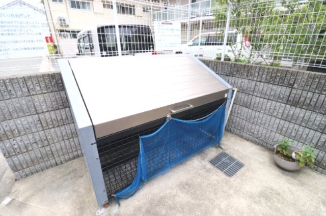 拡大写真:レジスコート東難波1 2階302のごみ置き場