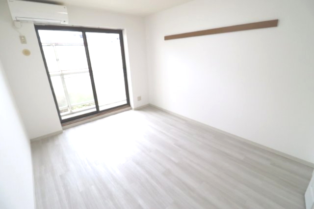 拡大写真:レジスコート東難波1 2階302の洋室