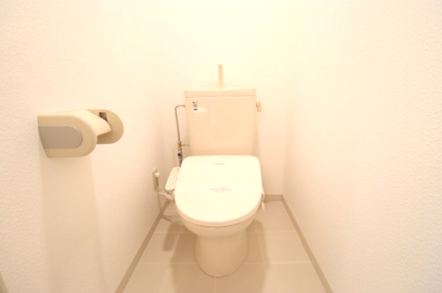 拡大写真:レジスコート東難波1 2階302のトイレ