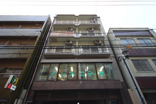 井原ビルの外観