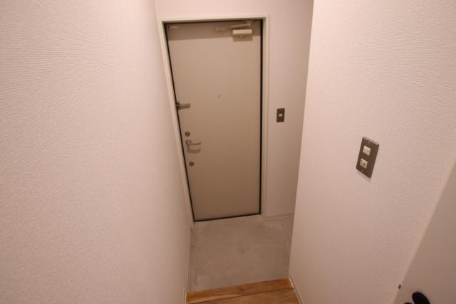 拡大写真:広島市東区山根町 2階203の玄関