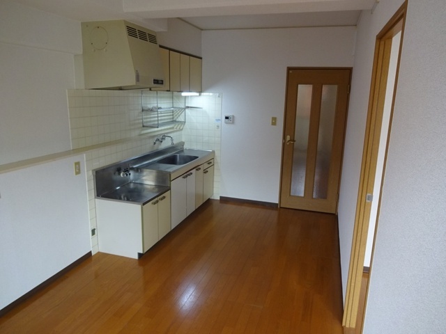 拡大写真:ウィンディア本川 7階704の居間