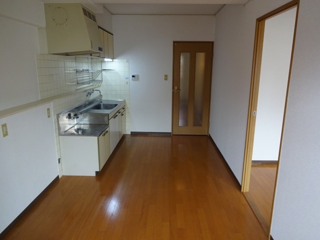 拡大写真:ウィンディア本川 7階704の居間