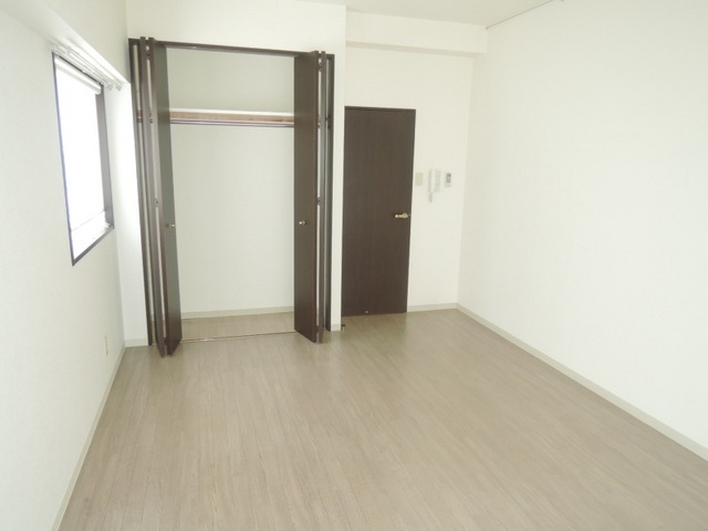 拡大写真：広島市中区十日市町２丁目 2階203の居間