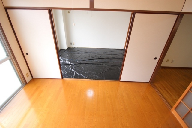 拡大写真:Kビル 4階401の居間