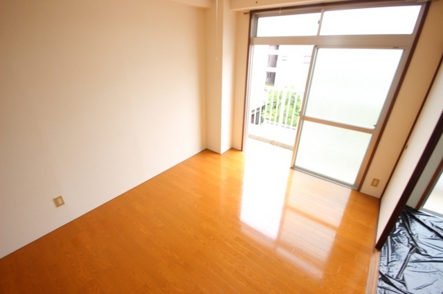 拡大写真:Kビル 4階401の居間