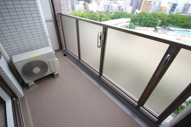 拡大写真:ラルウェンディ縮景園前イースト 12階1202のベランダ