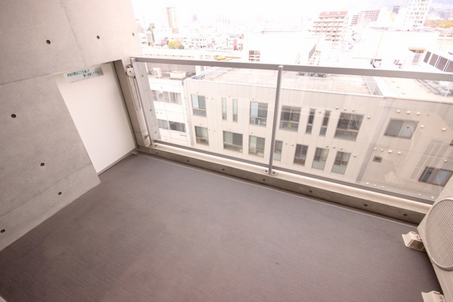 拡大写真:広島市中区舟入町 10階1002のベランダ