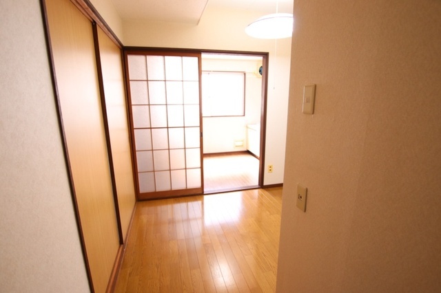 拡大写真:西川ビル 2階202の居間