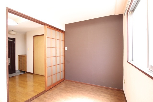 拡大写真:西川ビル 2階202の居間