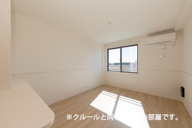 拡大写真:ミナ タウン 2階203のおしゃれなリビングです