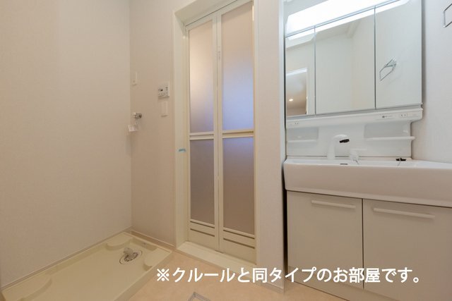 拡大写真:ミナ タウン 2階203のコンパクトで使いやすい洗面所