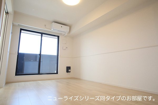 拡大写真:グランフェリーチェ 2階203の使いやすいリビングです