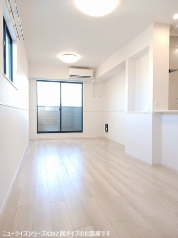 拡大写真:セネシオ 2階203の使いやすい居間です
