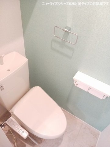 拡大写真:セネシオ 2階201のトイレです