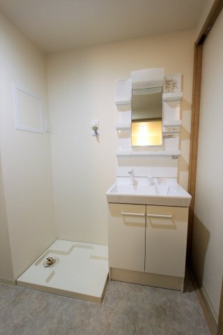 拡大写真:ファミール大津Ⅲ 3階00301のコンパクトで使いやすい洗面所