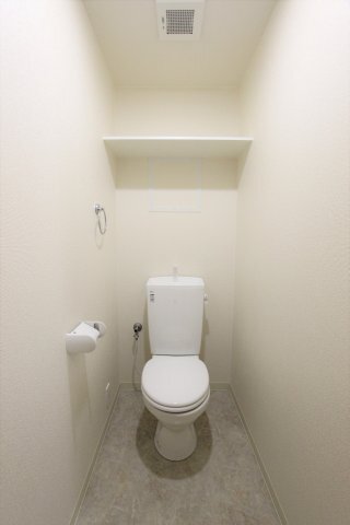 拡大写真:ファミール大津Ⅲ 3階00301のトイレです