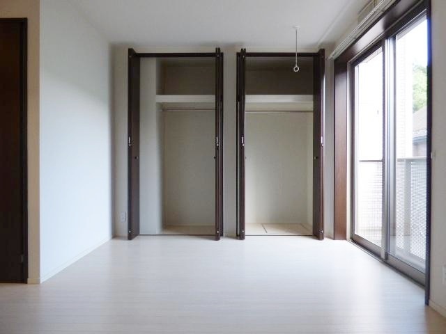 拡大写真:ゆうなぎ荘 1階102の大型収納2か所