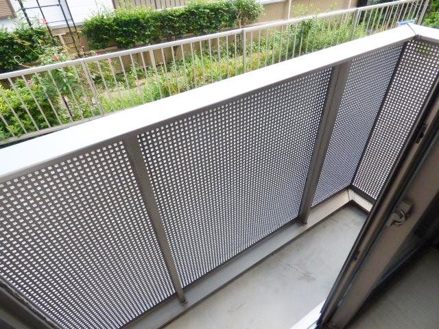 拡大写真:ゆうなぎ荘 1階102の日当たり良好・シャッター付き