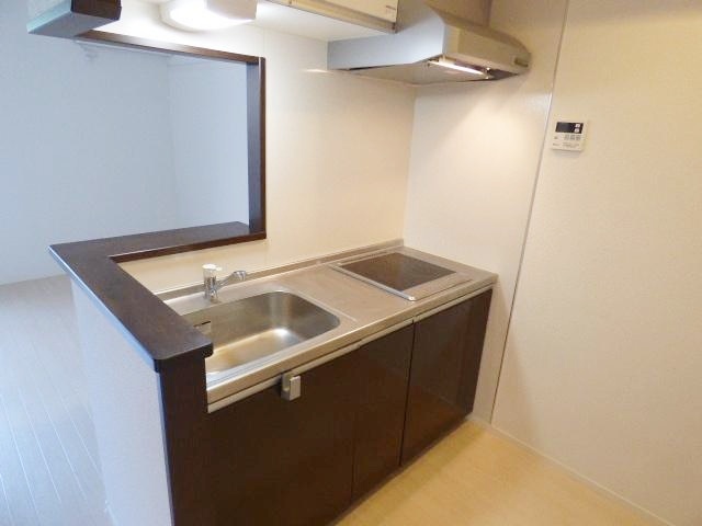 拡大写真:ゆうなぎ荘 1階102の人気のカウンターキッチン