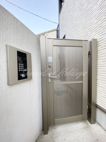 拡大写真:プロシード追浜 2階202のオートロック付エントランス♪