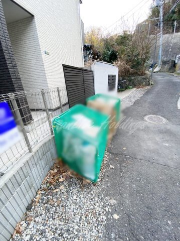 拡大写真:プロシード追浜 2階202の敷地内ゴミ置き場あり♪