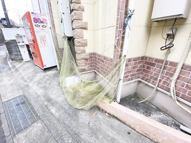 拡大写真：ユナイト富士見ベル・エポック 1階103の敷地内ゴミ置き場あり♪