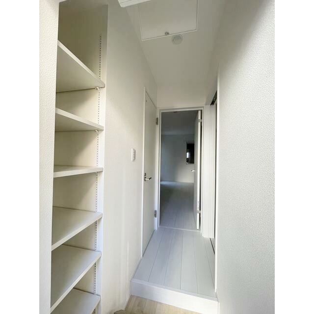 拡大写真:Villa Minette 1階102の玄関