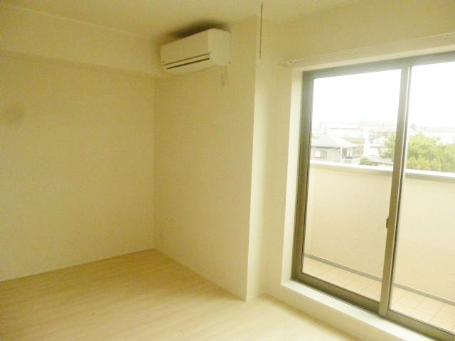 拡大写真:バルコグランデ 3階302の落ち着いて過ごせるお部屋です♪