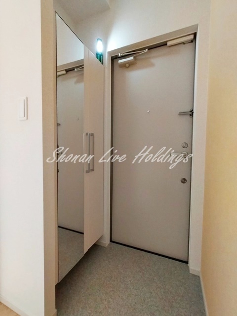 拡大写真:アイファ 3階302の大型シューズボックス付玄関