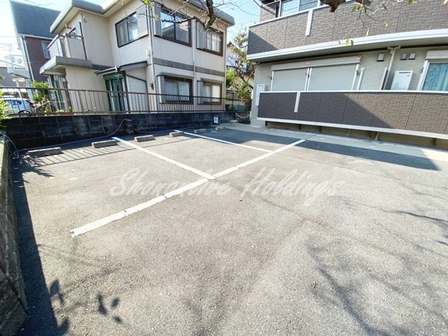 拡大写真:セレッソグランデ 1階103の駐車場あり♪