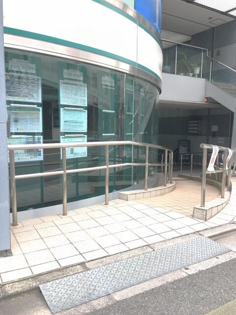 拡大写真:サーカス学芸大学 1階1のエントランス
