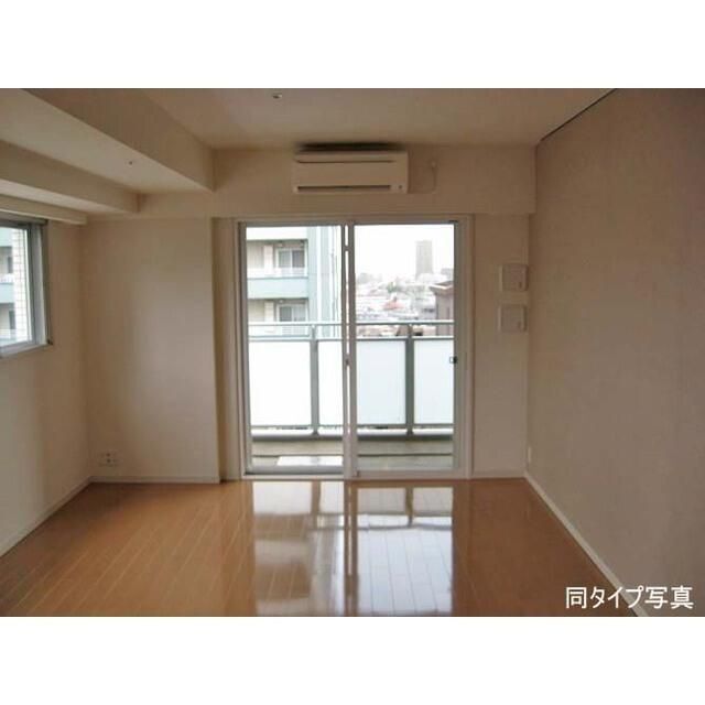 拡大写真:コンフォリア東池袋WEST 9階907の居間