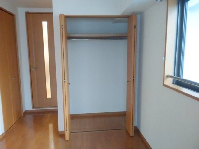 拡大写真:コアロード春日 3階301の収納