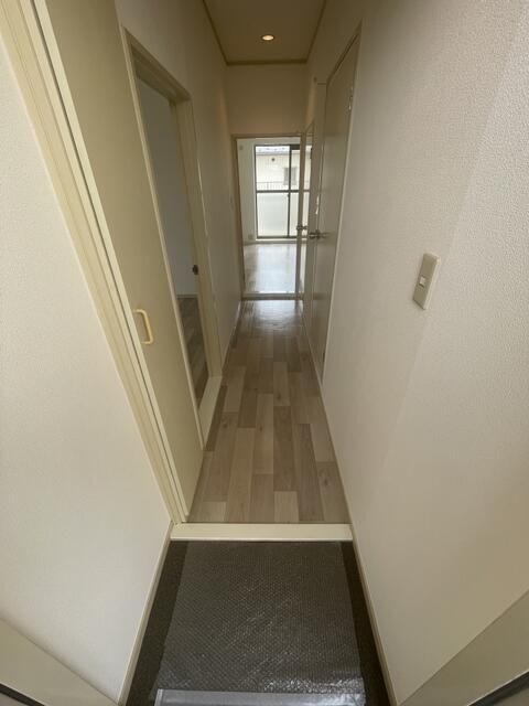 拡大写真:ピニエール高野台B棟 1階203の玄関