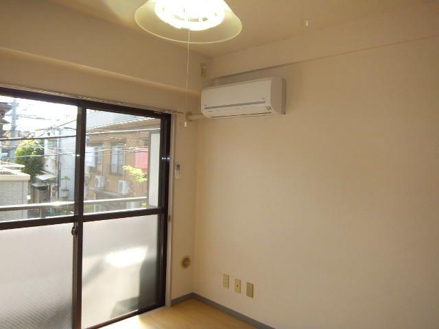 拡大写真:パークサイド横山 2階207の居間