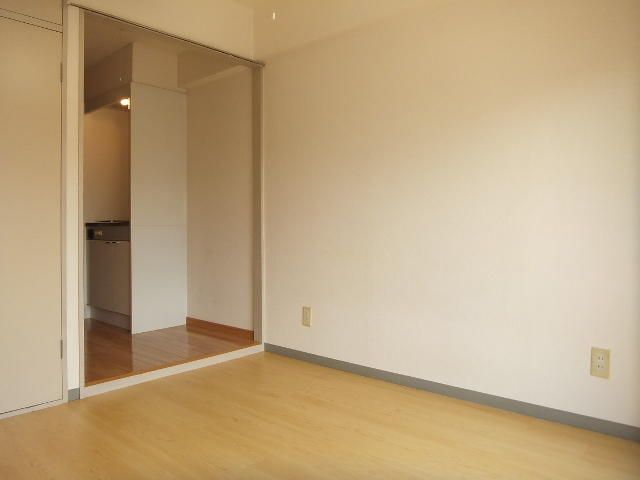 拡大写真:パークサイド横山 2階207の居間
