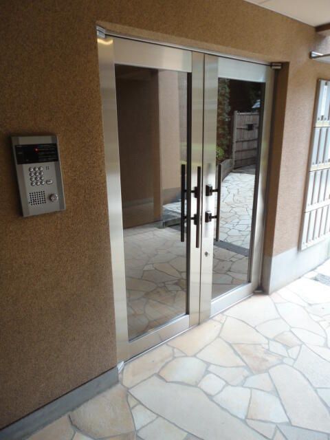 拡大写真:シェーンハイト1 3階331のエントランス