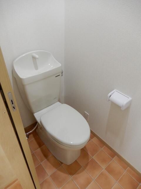 拡大写真:casatakeya 2階2のトイレ