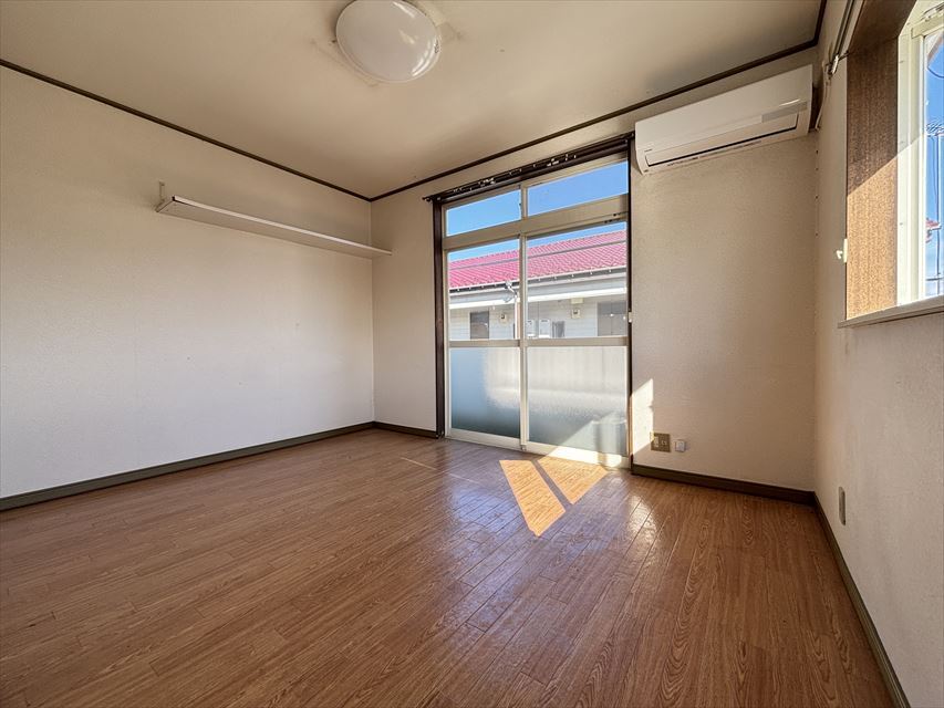 拡大写真：島村ハイツ３ 2階206の居間