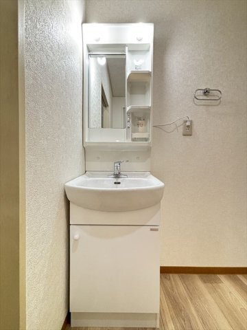 拡大写真:サンライズハイツ 1階105の独立洗面台
