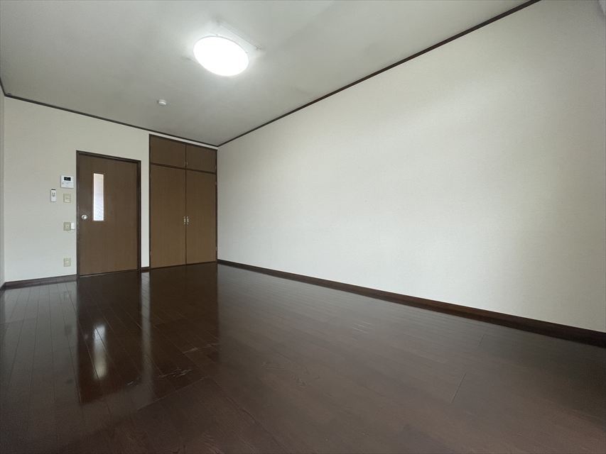 拡大写真:パークビレッジ 2階206の居間