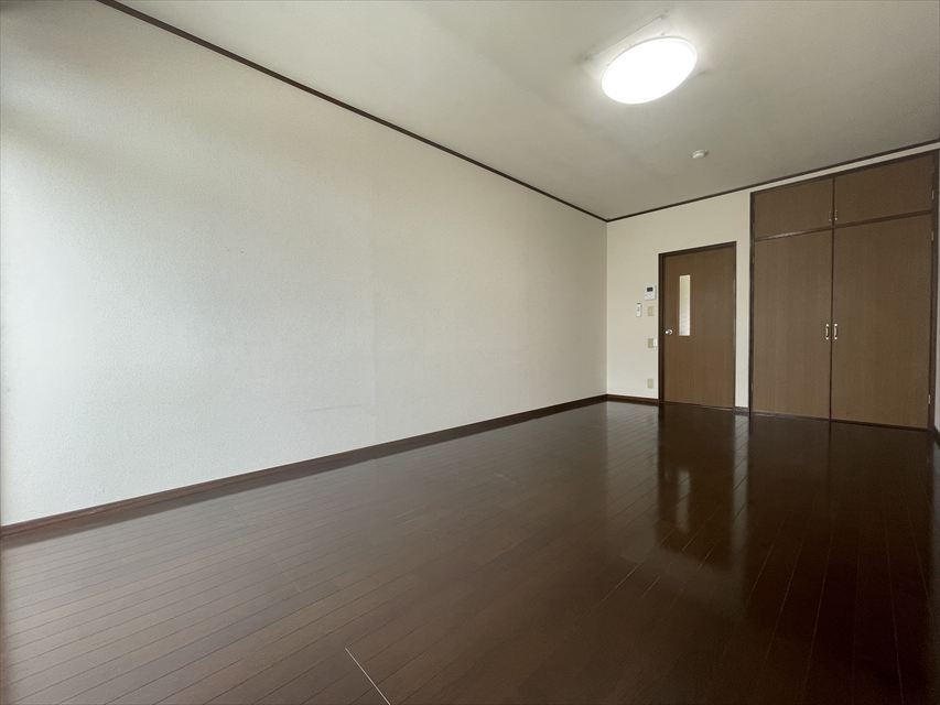 拡大写真:パークビレッジ 2階206の居間