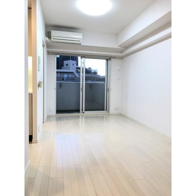拡大写真：コンフォリア東池袋ＥＡＳＴ 9階905の居間