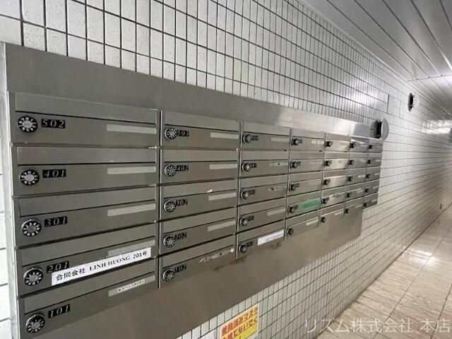 拡大写真:シンエイ赤羽マンション 2階201のエントランス